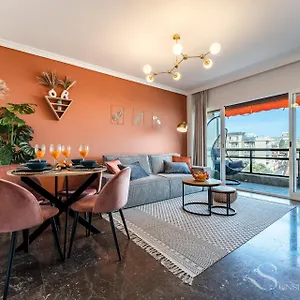 Appartement First Line , Cosy And Comfortable + Swimming Pool, Torremolinos